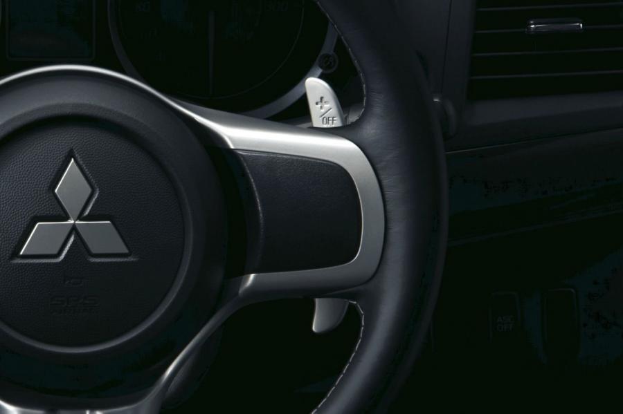  Mitsubishi Lancer Evolution X 2007 года  (фото 31 из 149)